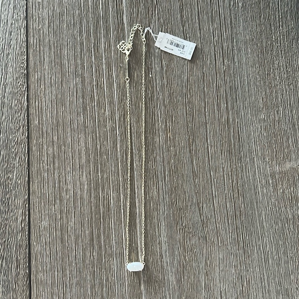 Kendra Scott necklace